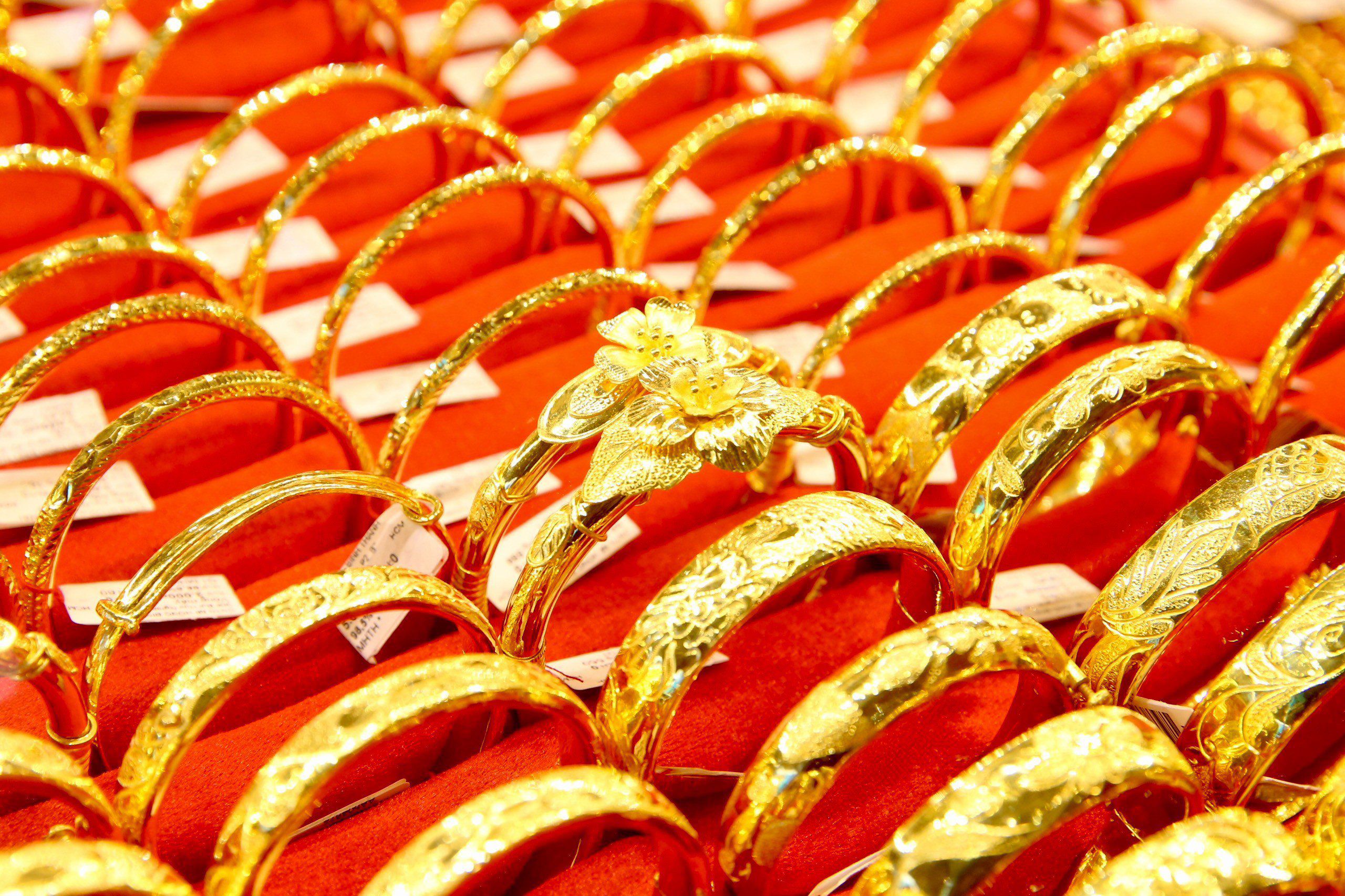 Giá vàng hôm nay 4/6: Giảm thê thảm, giá vàng ra sao trong ngày thứ 2 ngân hàng bán vàng?