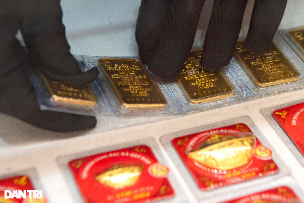 Giá vàng giảm 1 triệu đồng mỗi lượng