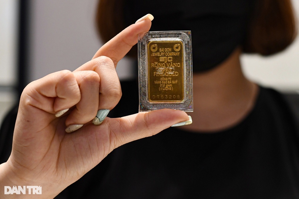 Giá vàng miếng lên sát 157 triệu đồng/lượng