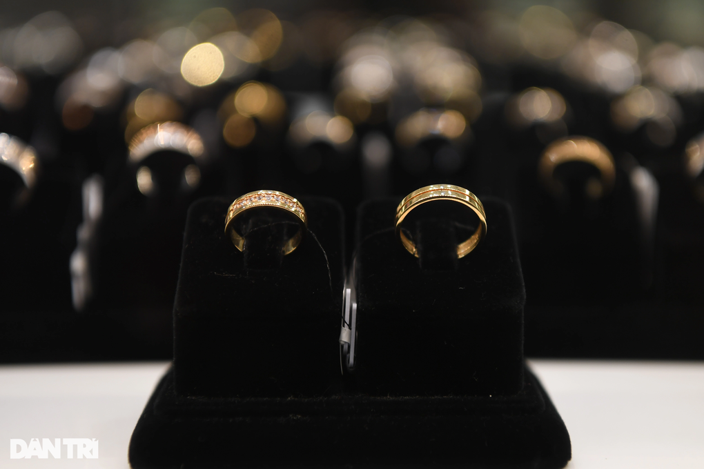 Giá vàng bất ngờ tăng 2 triệu đồng/lượng